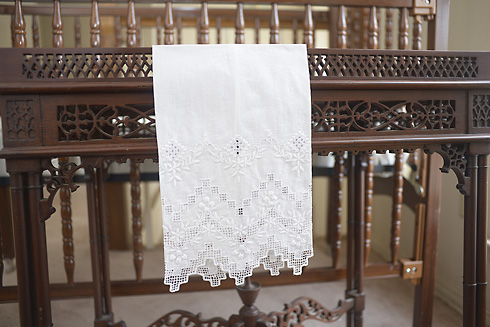 Guest Towel. Extra Fancy Embroidery Old Victorian Raise Grape.